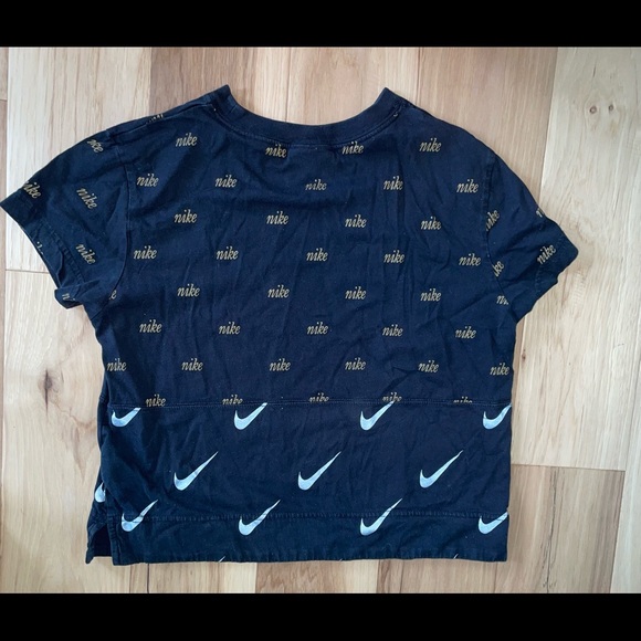 Nike Womens Crop Shirt - Picture 2 of 4